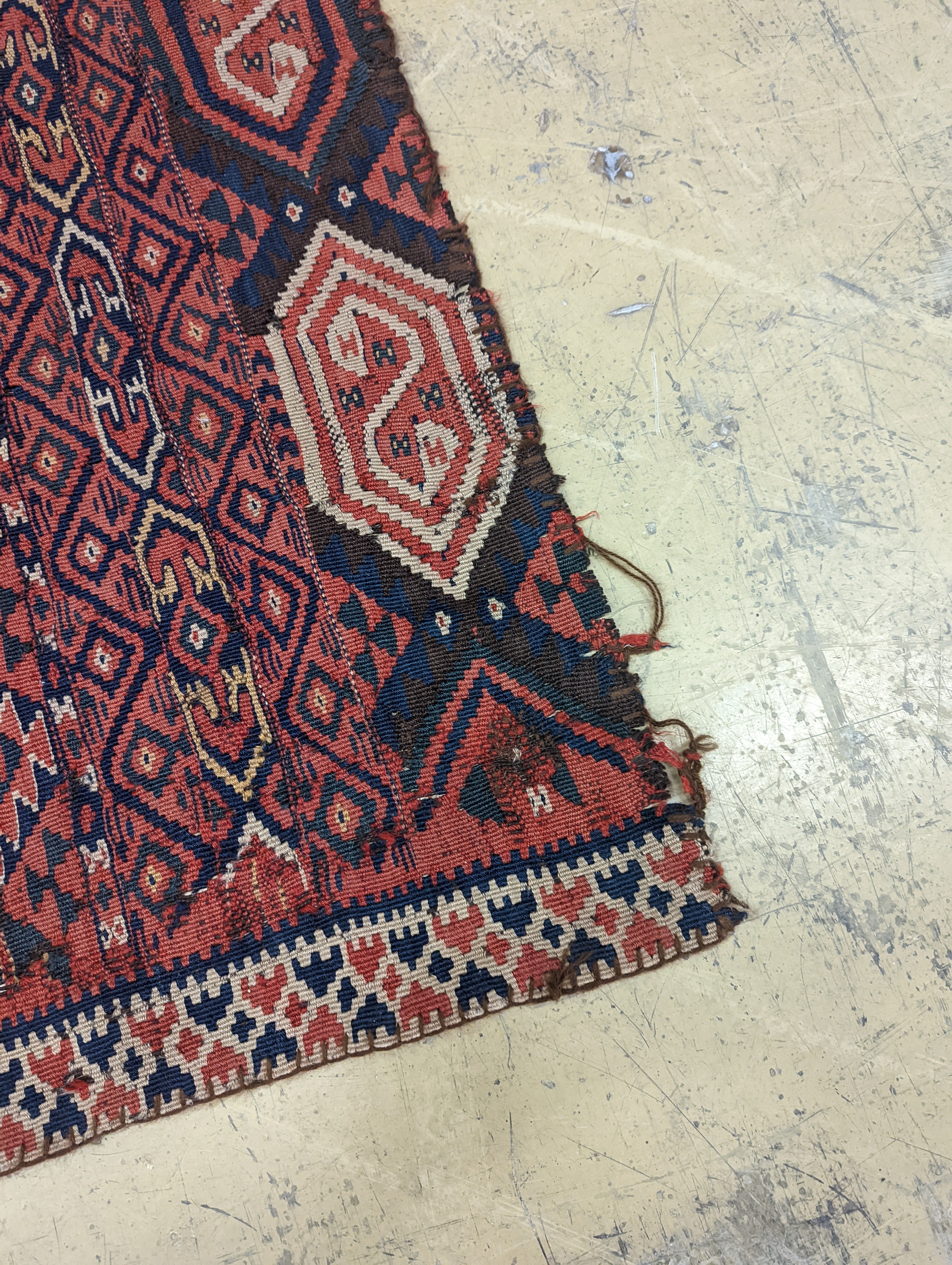 A Kelim flatweave geometric rug, 157 x 78cm